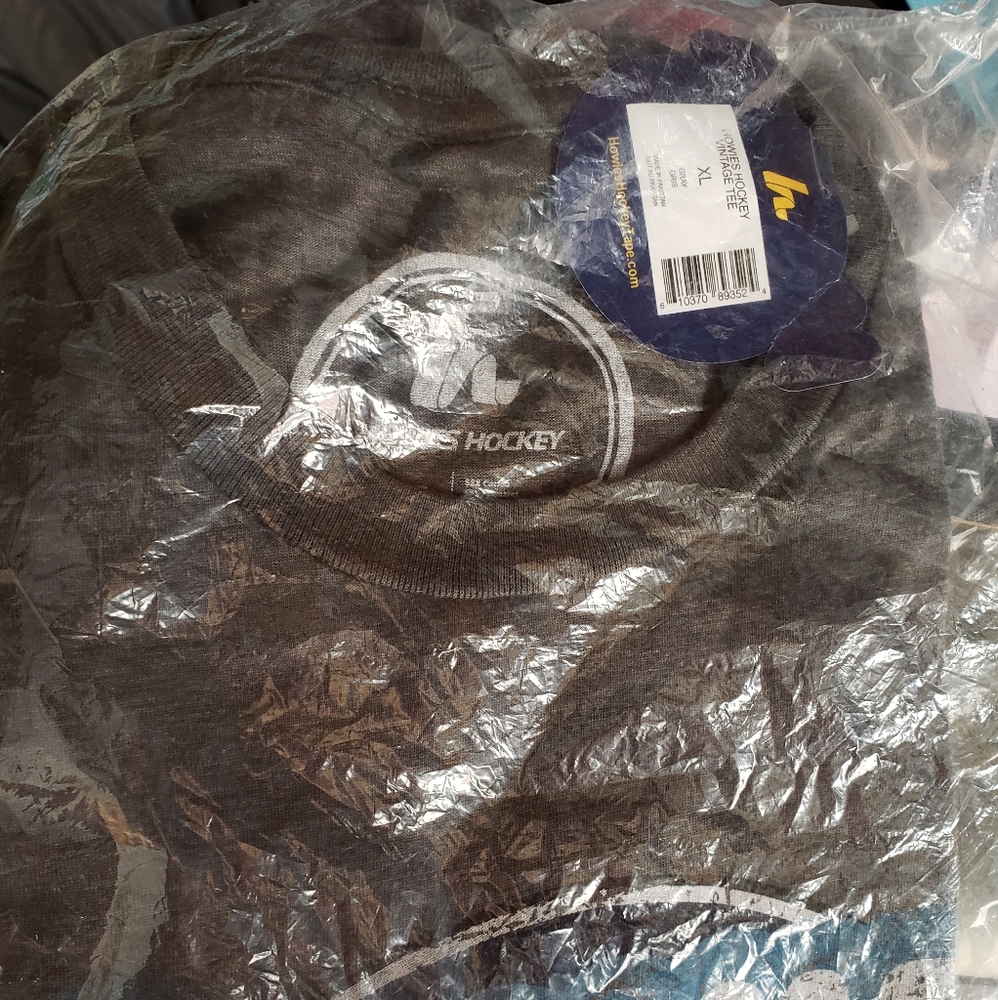 HOWIES TAPE T-SHIRT - Picture 2 of 2